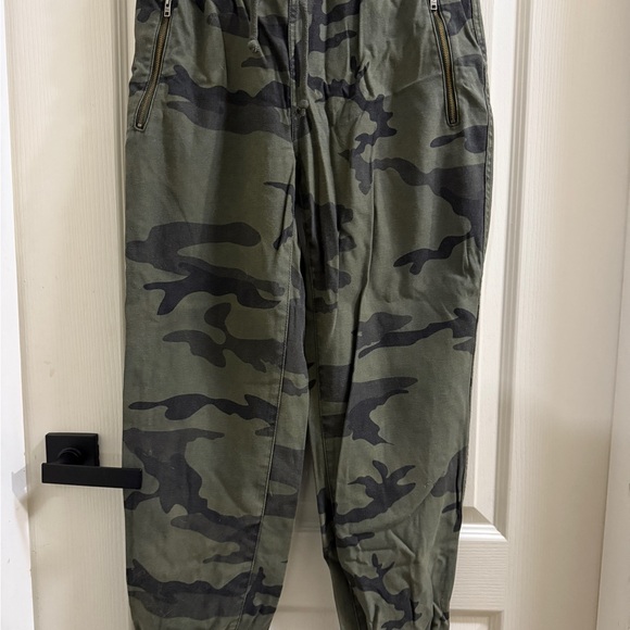 TNA Green and Black Cargo Style Pants with Camouflage Design - Picture 1 of 2